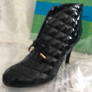 Ladies HotinHollywood Booties Black Patton quilted Slipon PeterPan style 8.5 NIB